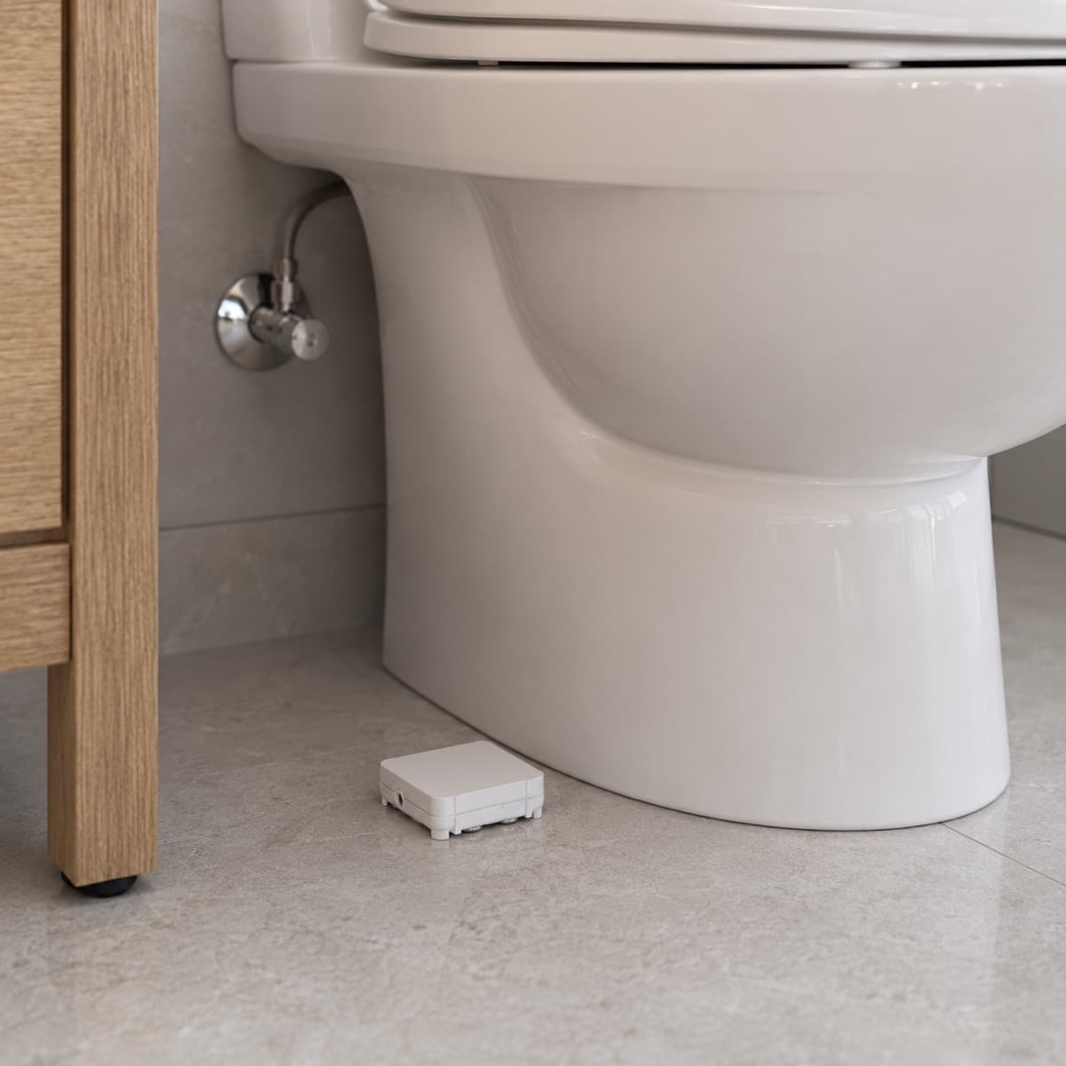 Détecteur Astra près d’une toilette